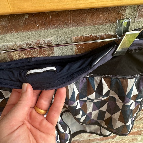 Lululemon speed shorts geometrical pattern size 8. EUC. - Picture 6 of 9